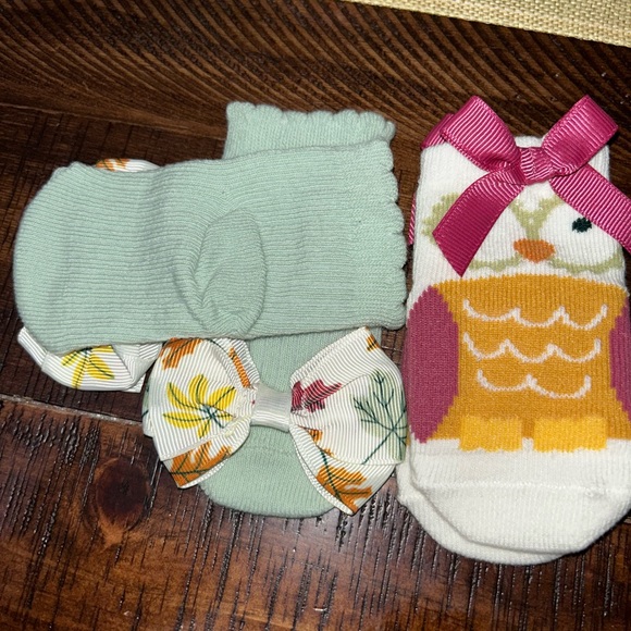 EUC (5 pair) Baby Girls Slip-on Shoes Size 1 & (2 pair) Socks - Picture 13 of 13